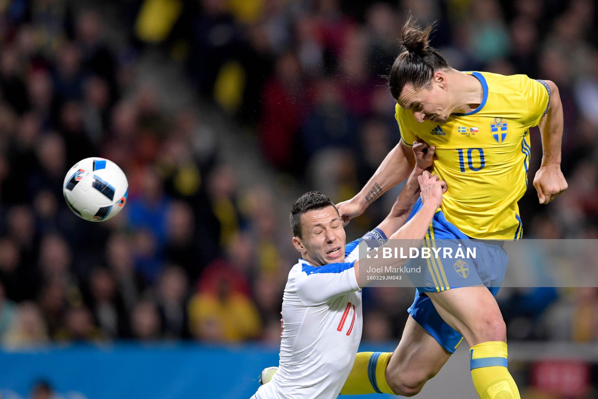 Tjeckiens Marek Suchy och Sveriges Zlatan Ibrahimovic