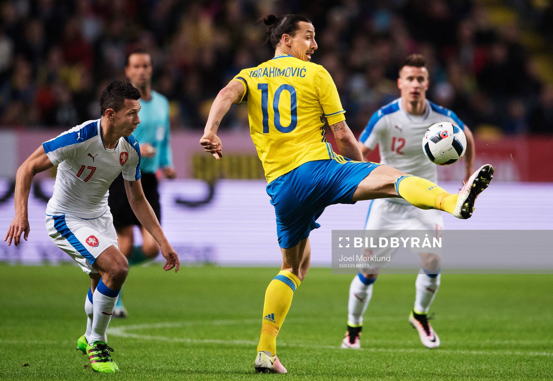Tjeckiens Marek Suchy och Sveriges Zlatan Ibrahimovic