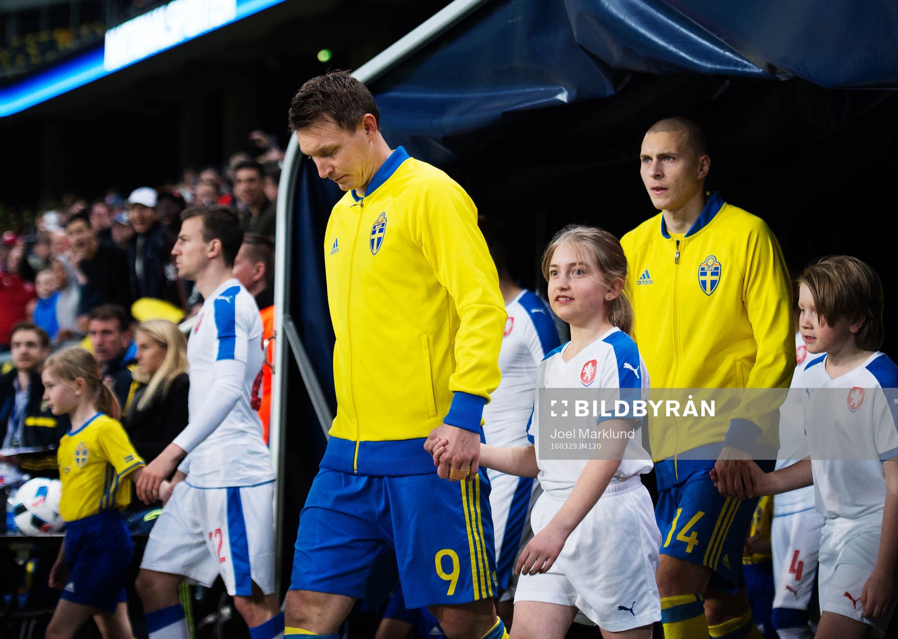 Sveriges Kim Källström och Victor Nilsson Lindelöf gör