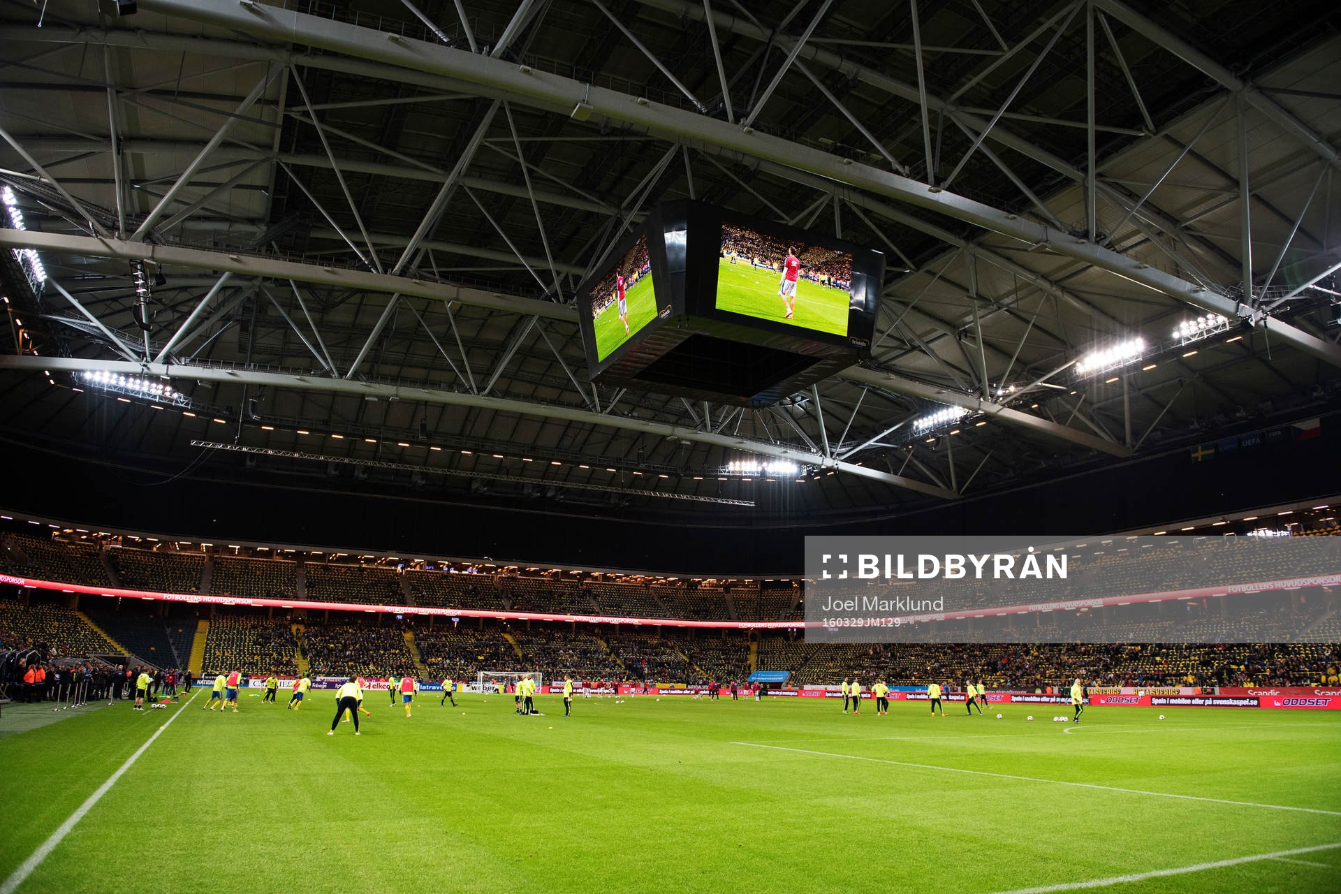 Övre etager avskärmat och stängt tak på Friends Arena