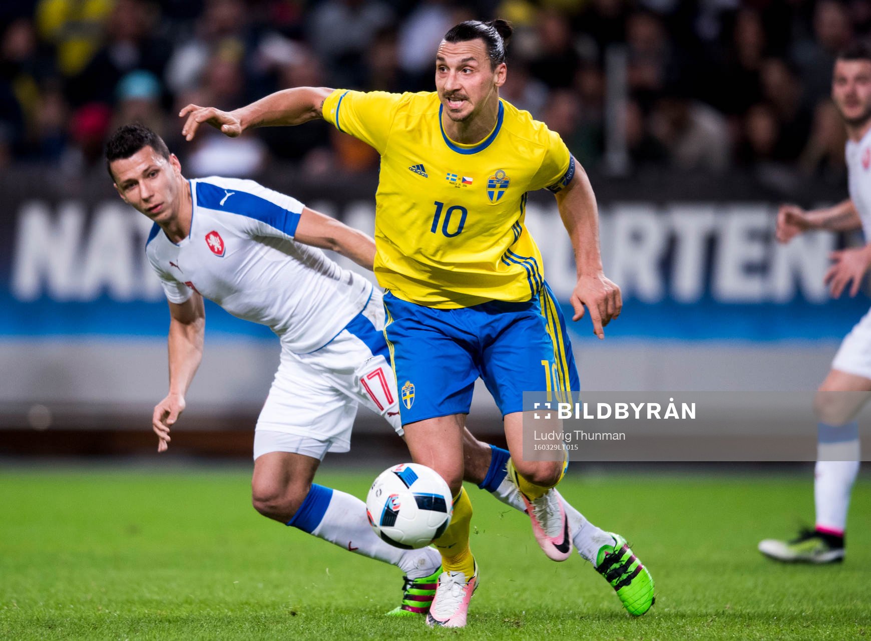 Sveriges Zlatan Ibrahimovic och Tjeckiens Marek Suchy