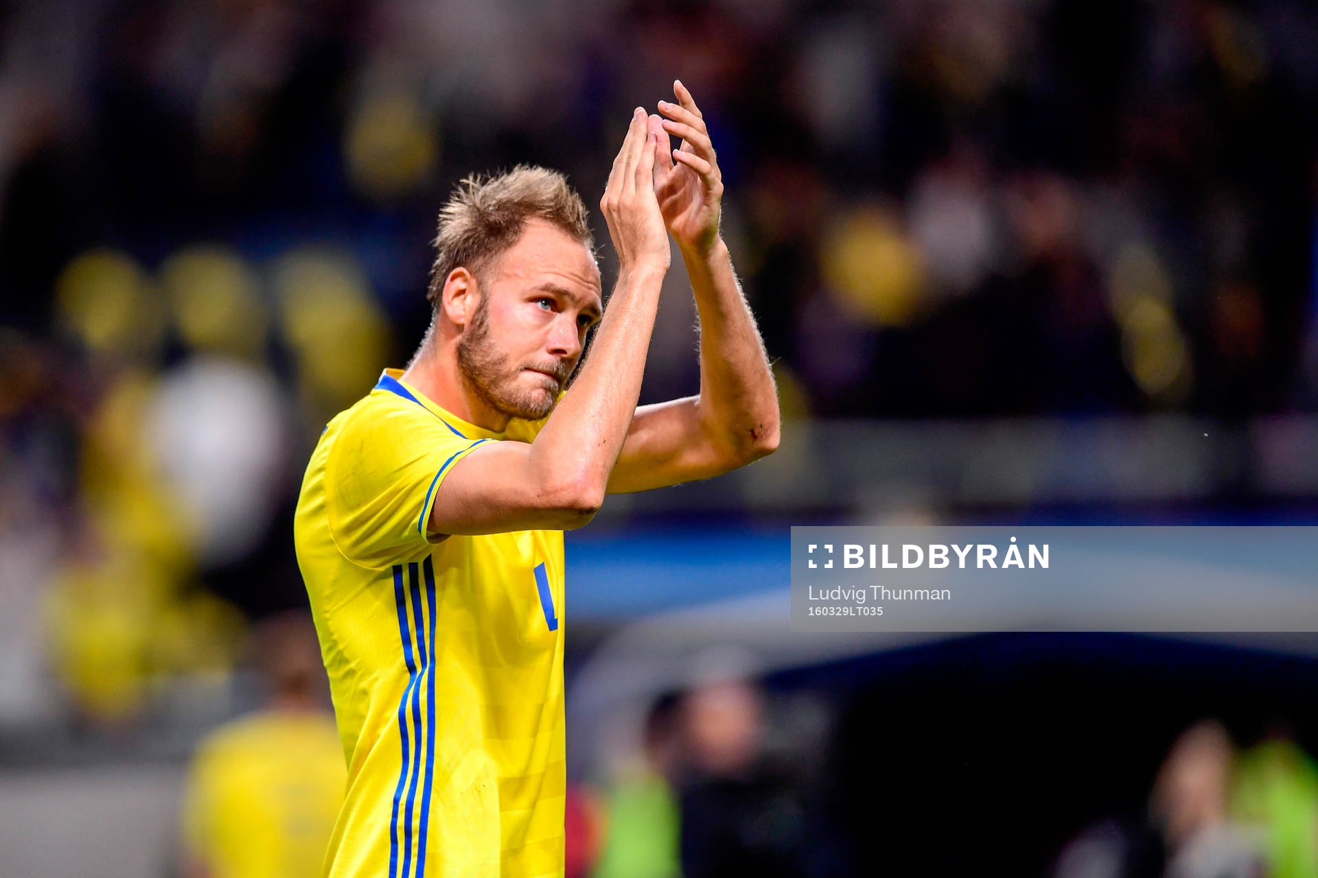 Sveriges Andreas Granqvist tackar publiken