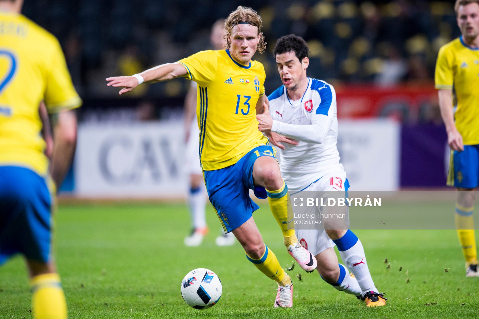 Sveriges Oscar Hiljemark och Tjeckiens Jakub Rada