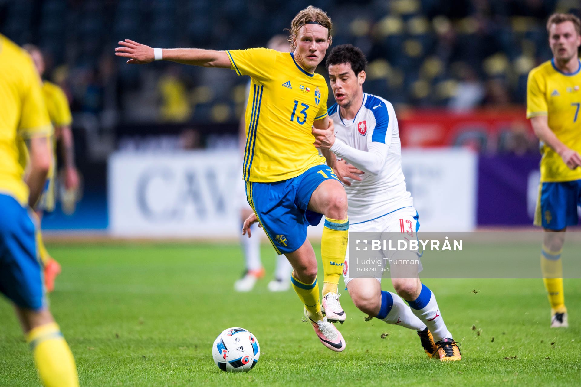 Sveriges Oscar Hiljemark och Tjeckiens Jakub Rada