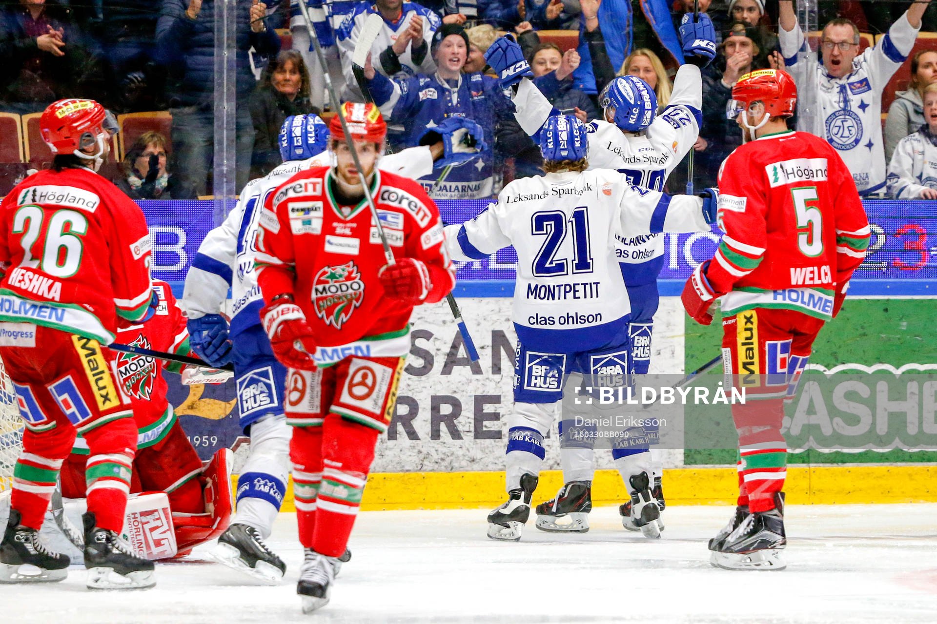 Leksands Tommi Paakkolanvaara och Brock Montpetit jublar