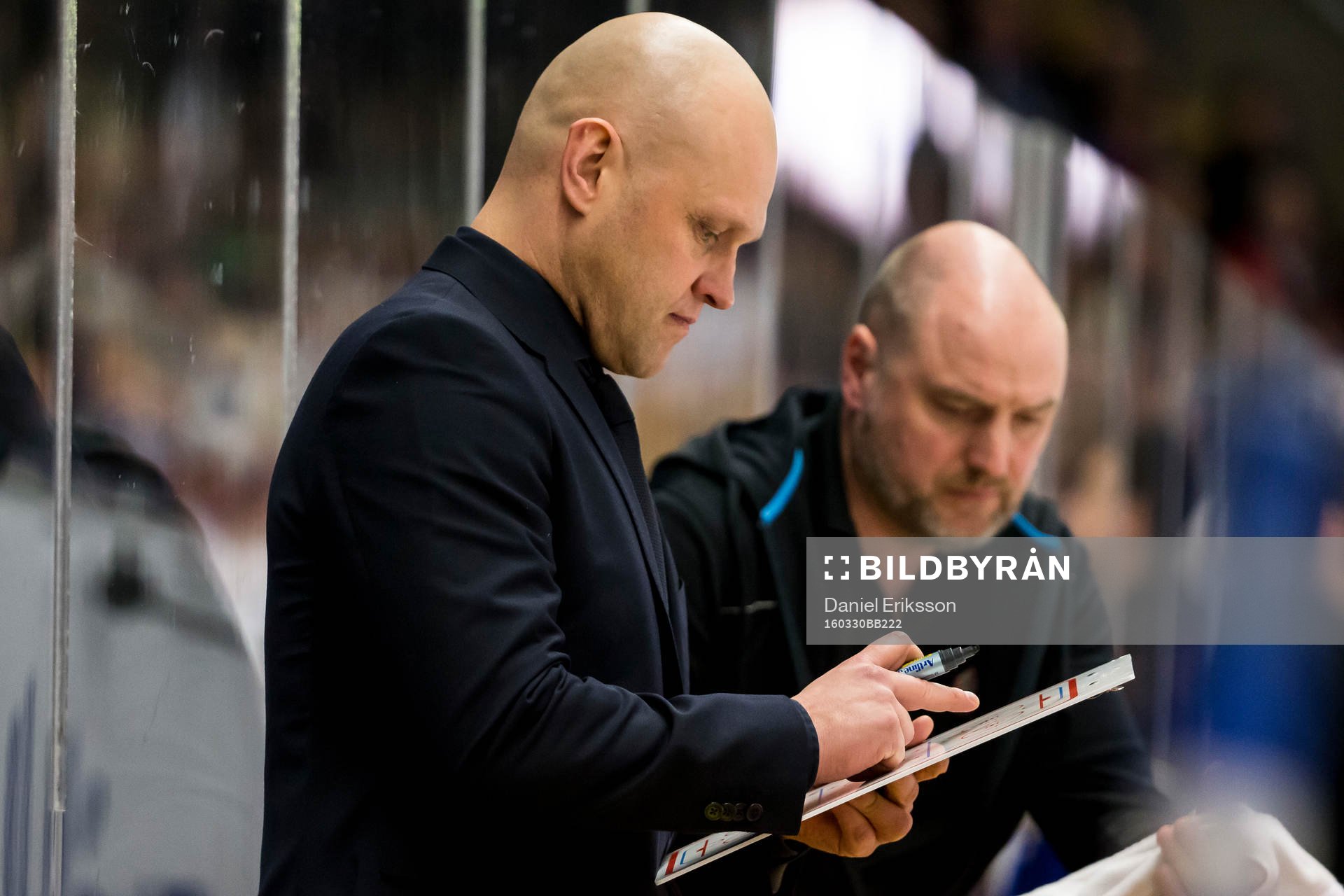 Modos tränare Andreas Johansson  i ishockeymatchen i