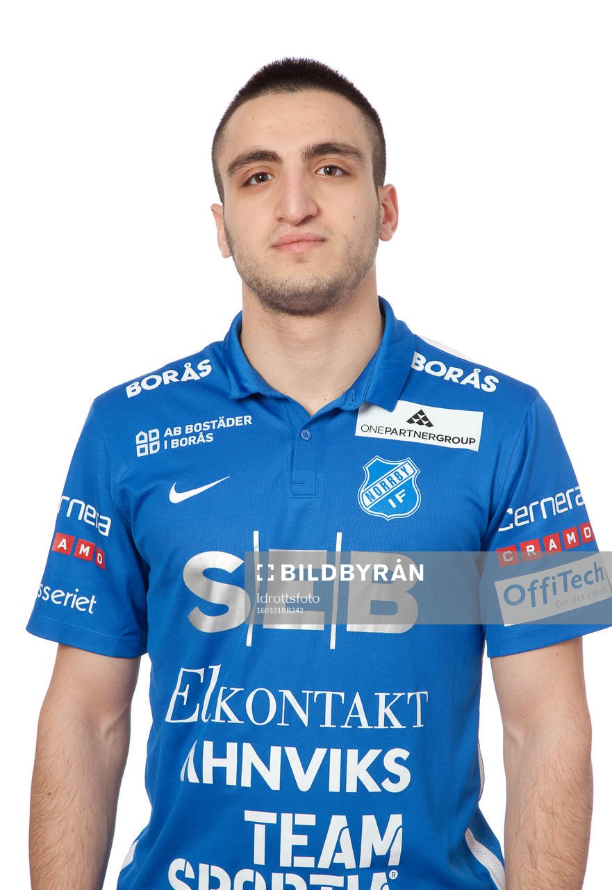 Kardo Aso Omar poserar för ett porträtt den 31 mars 2016 i Borås.