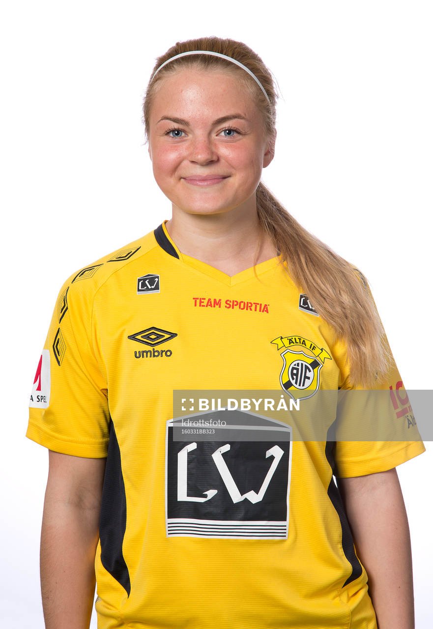 Josefin Steger poserar för ett porträtt den 31 mars 2016 i Stockholm.