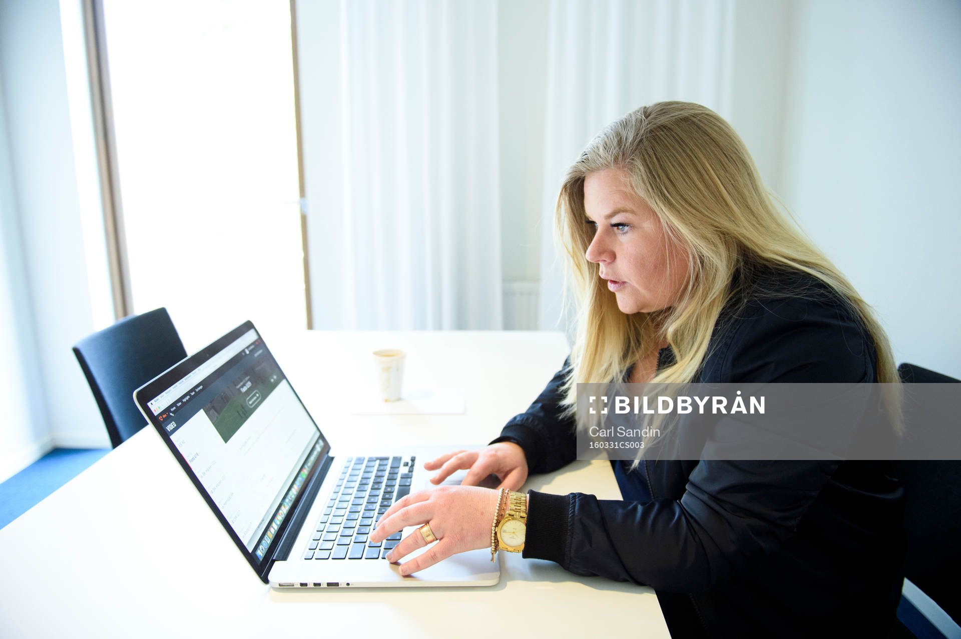 IFK Göteborgs analytiker Linda Breding blir intervjuad
