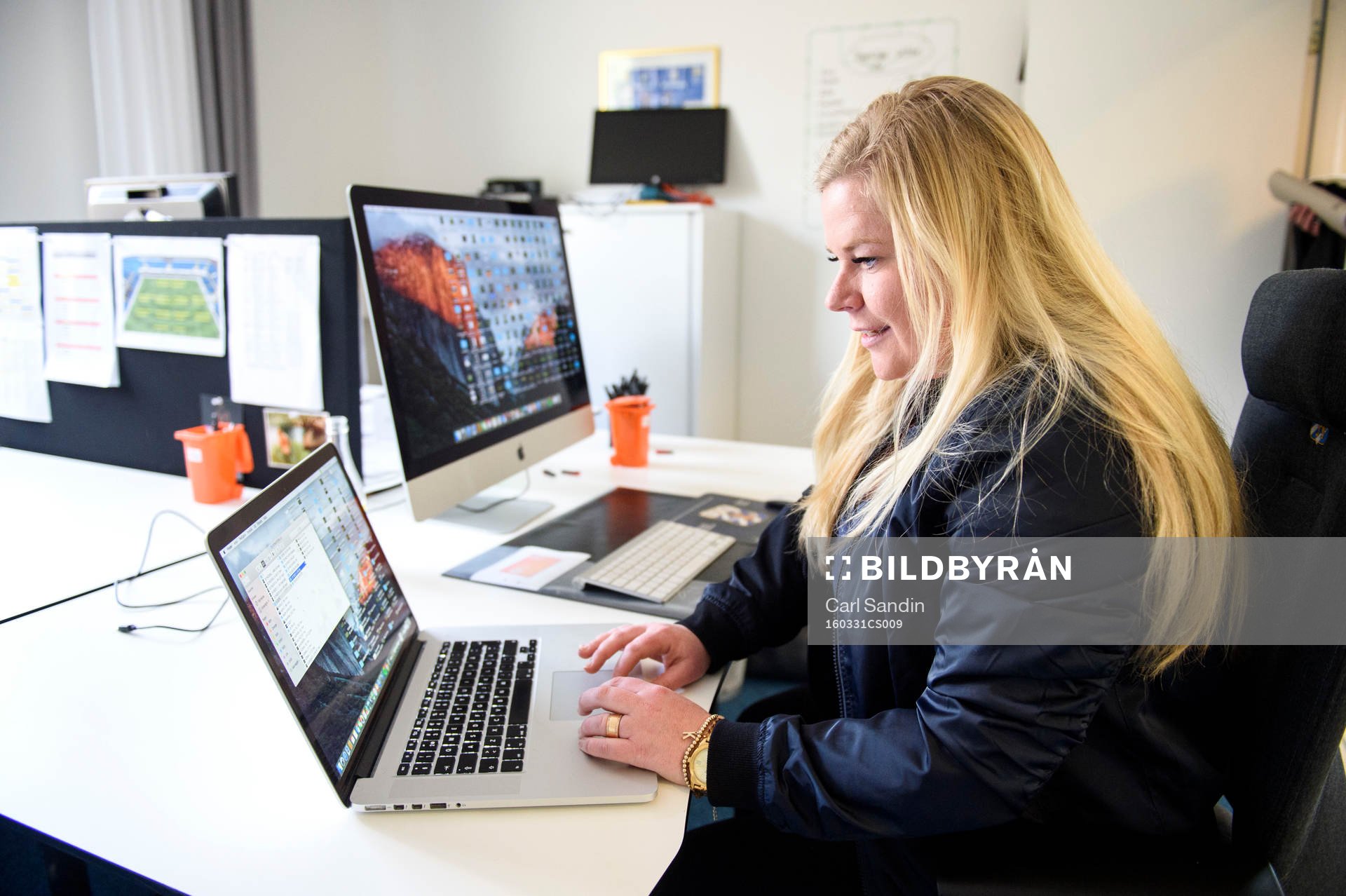 IFK Göteborgs analytiker Linda Breding blir intervjuad