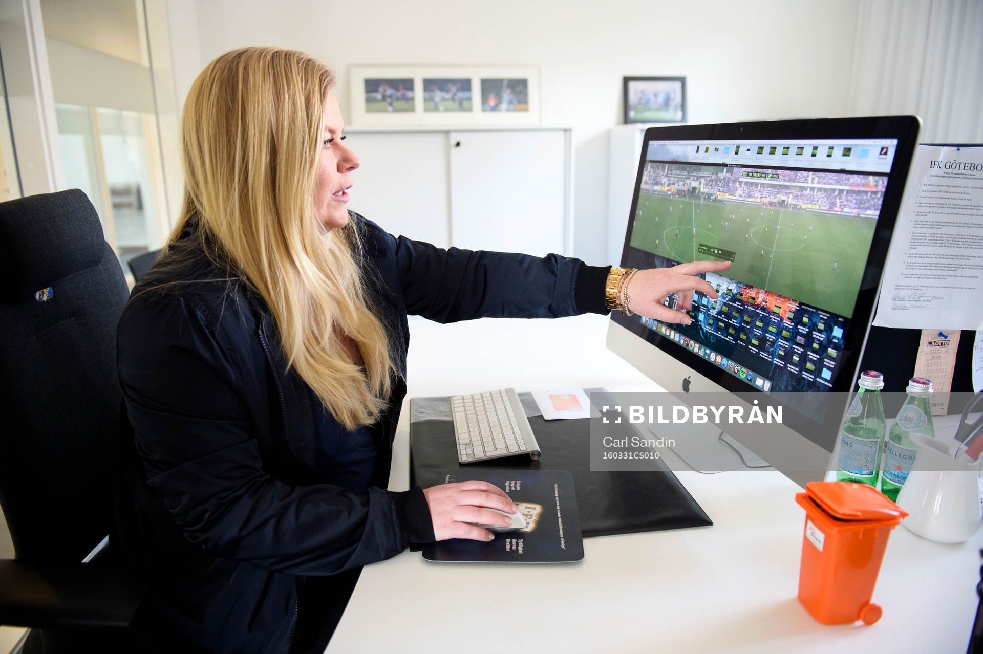 IFK Göteborgs analytiker Linda Breding blir intervjuad