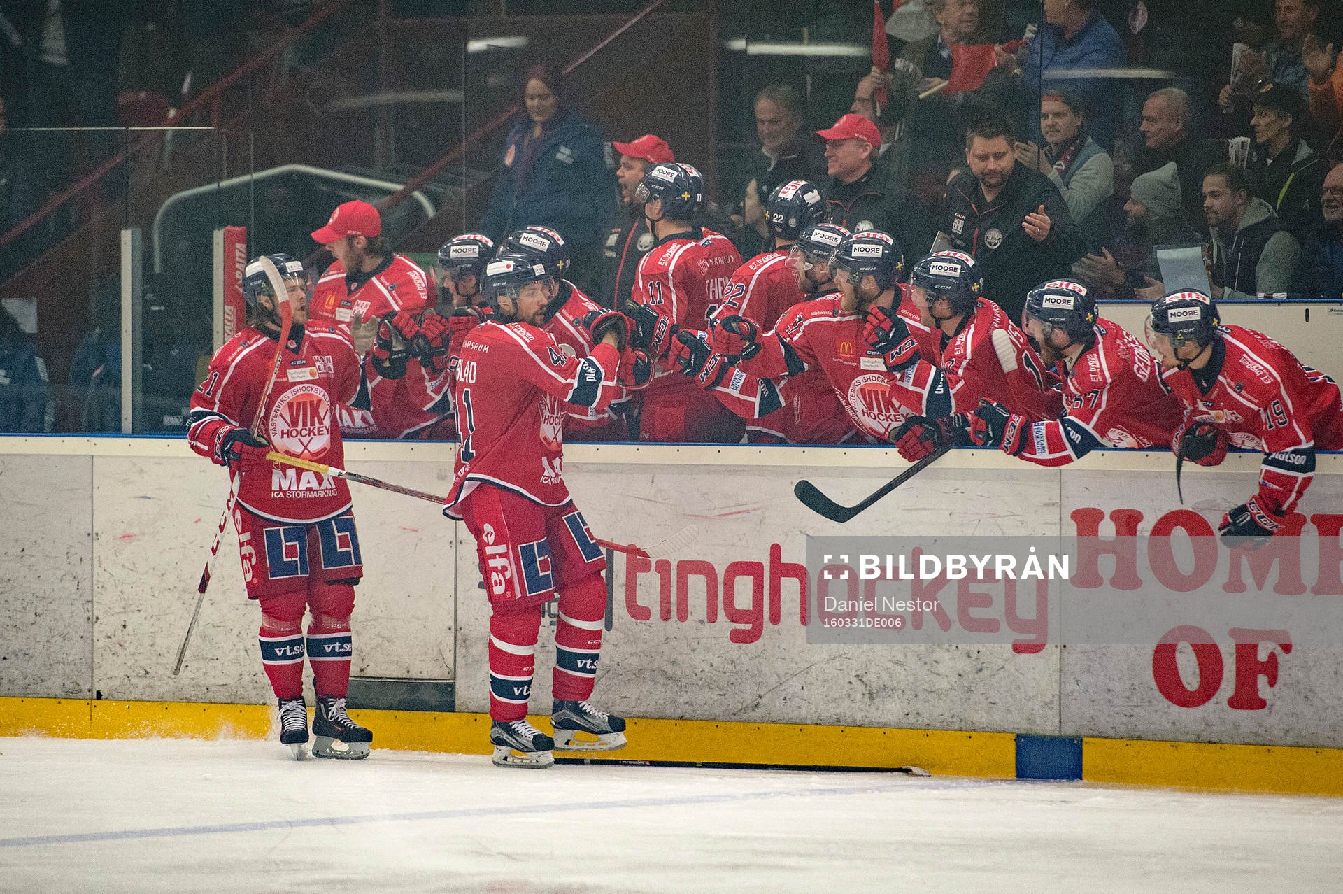 ästervik jublar när Västerviks Joacim Hedblad gör 1-0