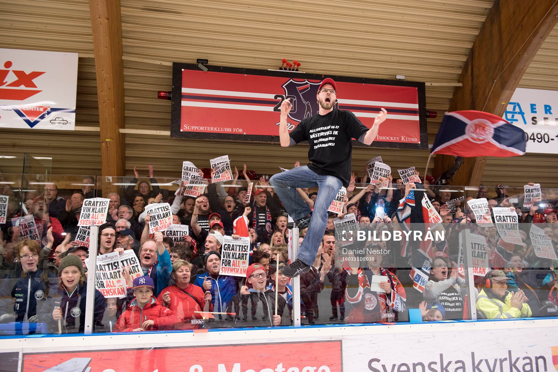 Västerviks supportrar jublar