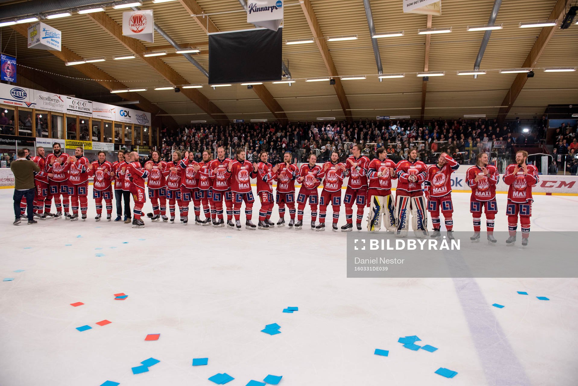Västerviks spelare jublar