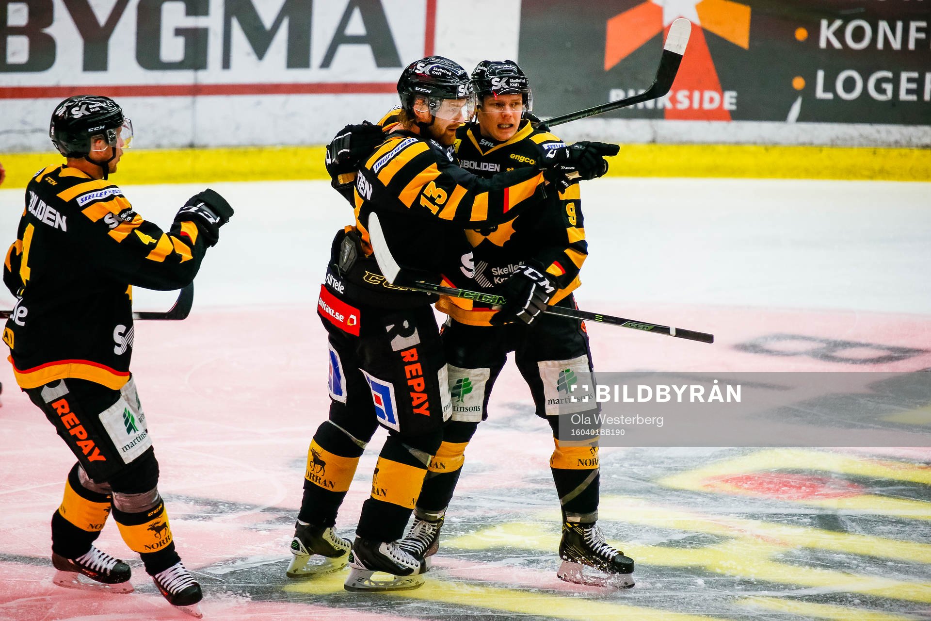 Skellefteås Mattias Ritola och Patrik Zackrisson jublar