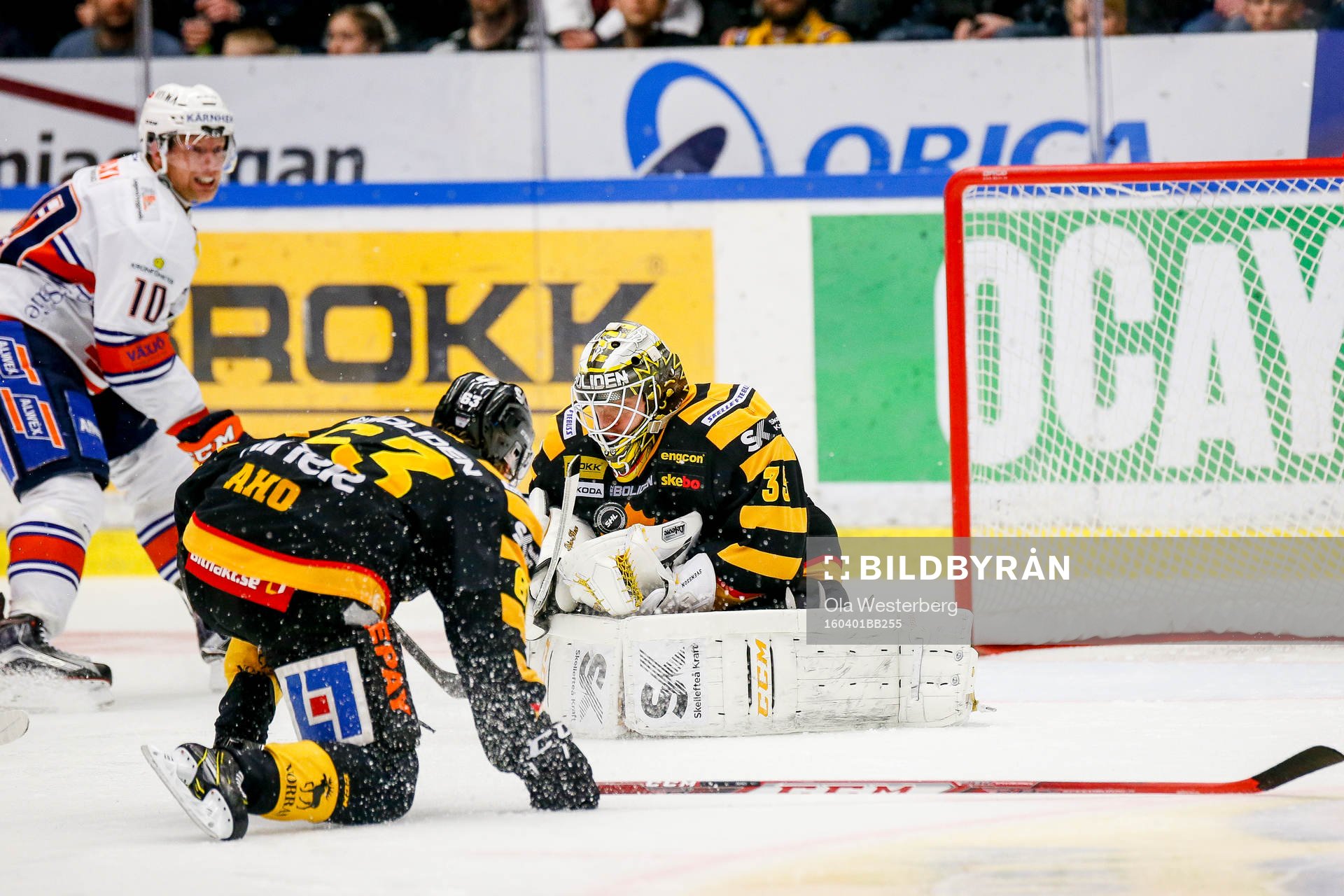 Skellefteås målvakt Markus Svensson och Sebastian Aho