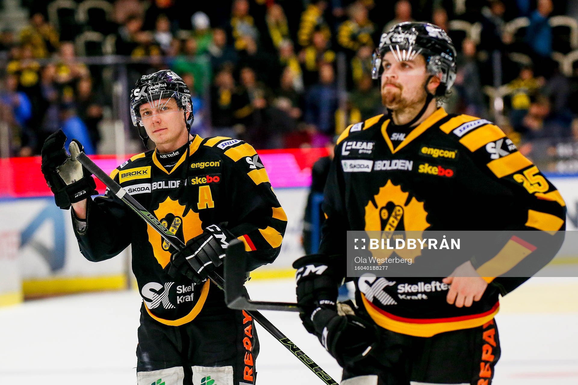 Skellefteås Patrik Zackrisson  och Axel Holmström jublar