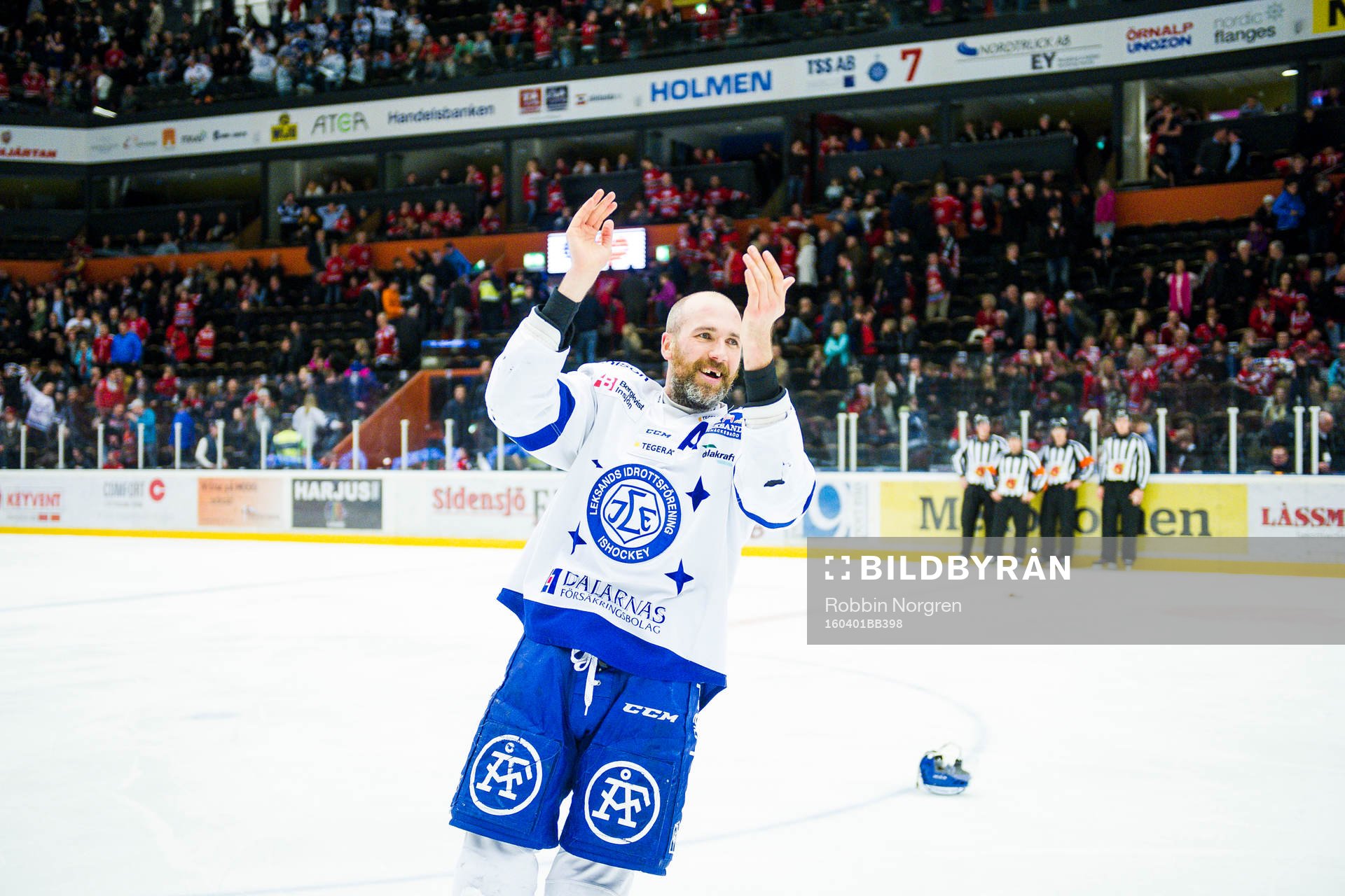 Leksands Tommi Paakkolanvaara jublar