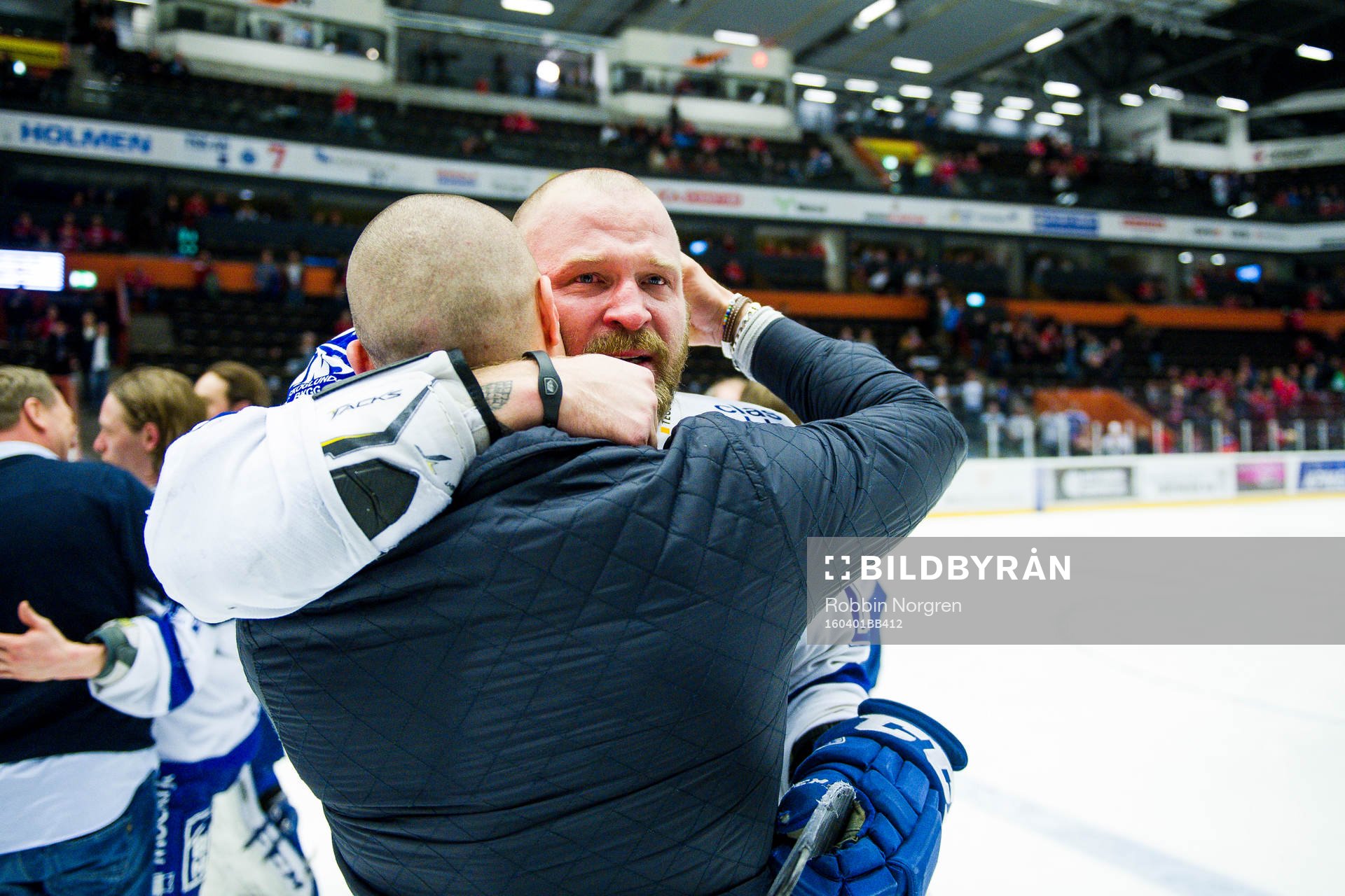 Leksands Jonas Frögren kramar om Robin Jacobsson