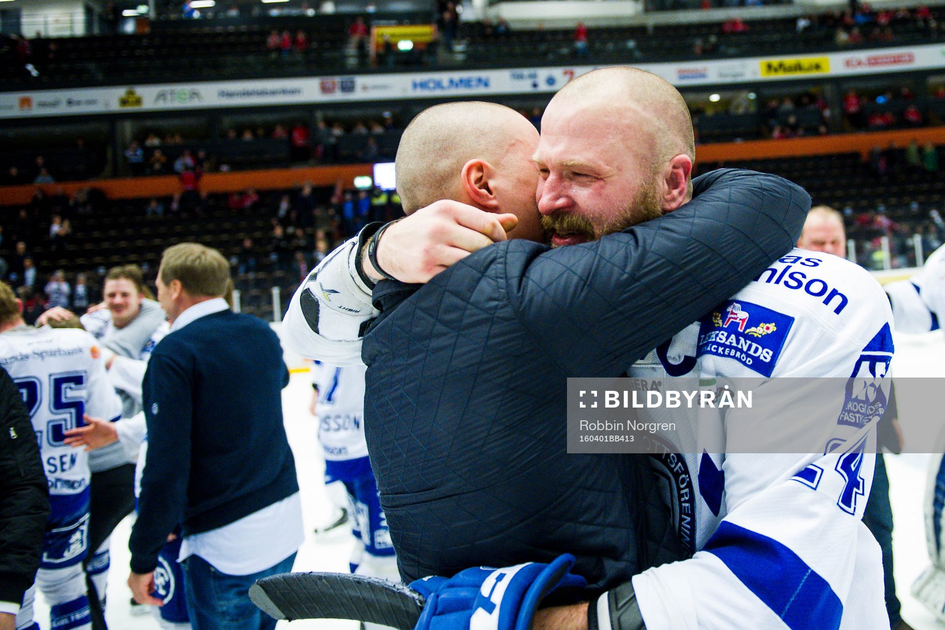 Leksands Jonas Frögren kramar om Robin Jacobsson