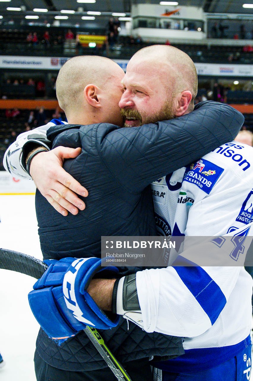 Leksands Jonas Frögren kramar om Robin Jacobsson