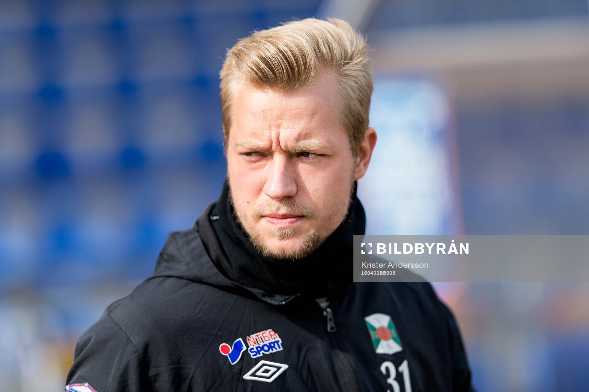 Varbergs Sebastian Crona före fotbollsmatchen i Superettan