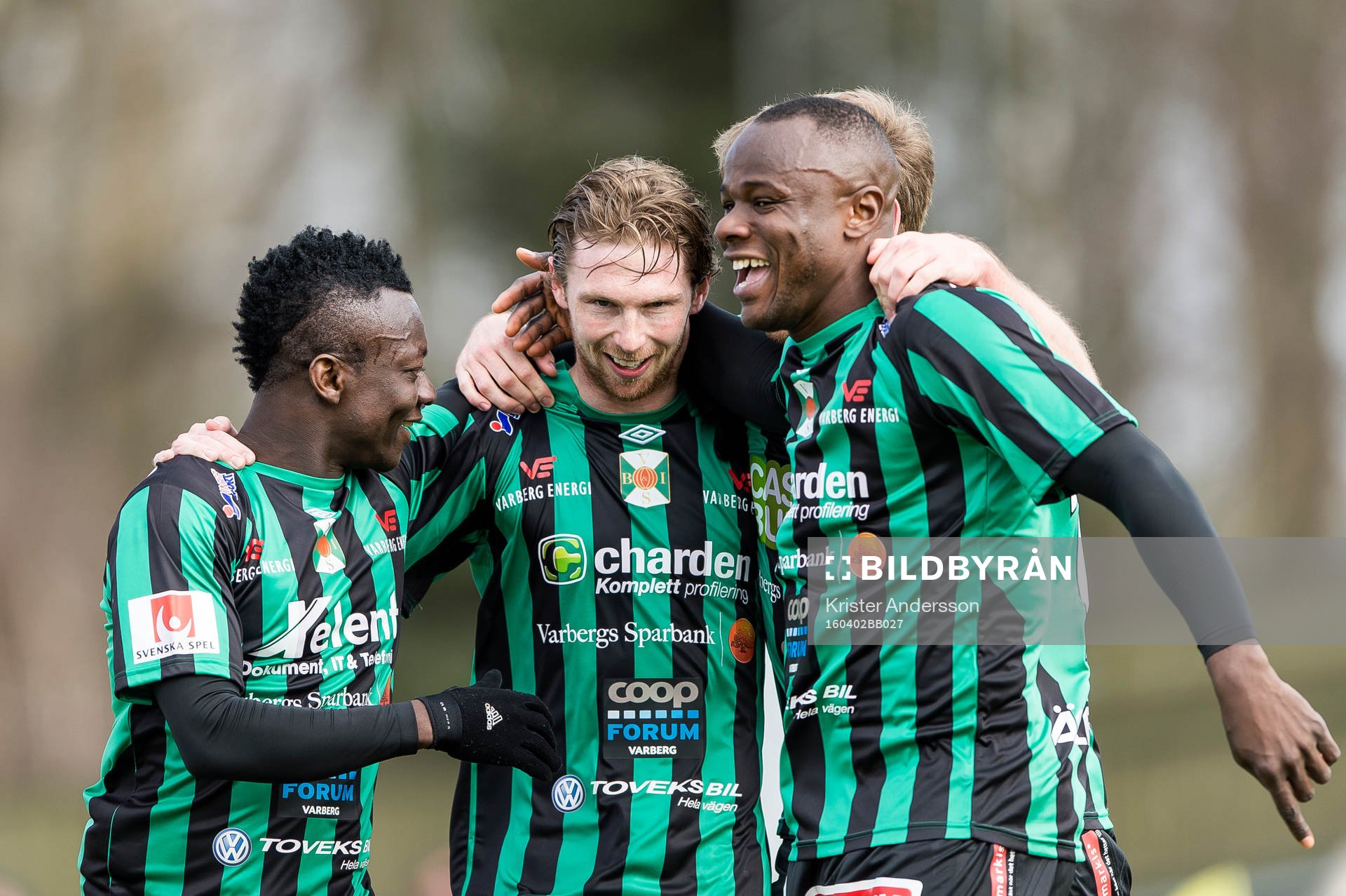 Varbergs Thomas Drage, mitt i bild har gjort 2-0 och jublar med Thomas Boakye (v) och Nsima Peter (h) under fotbollsmatchen i Superettan mellan Varberg och Åtvidaberg den 2 april 2016 i Varberg.
