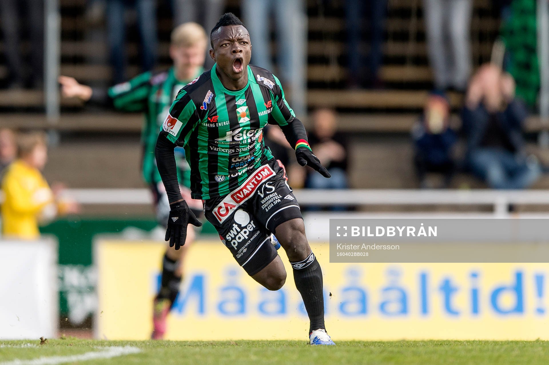 Varbergs Thomas Boakye jublar efter 2-0 under fotbollsmatchen i Superettan mellan Varberg och Åtvidaberg den 2 april 2016 i Varberg.