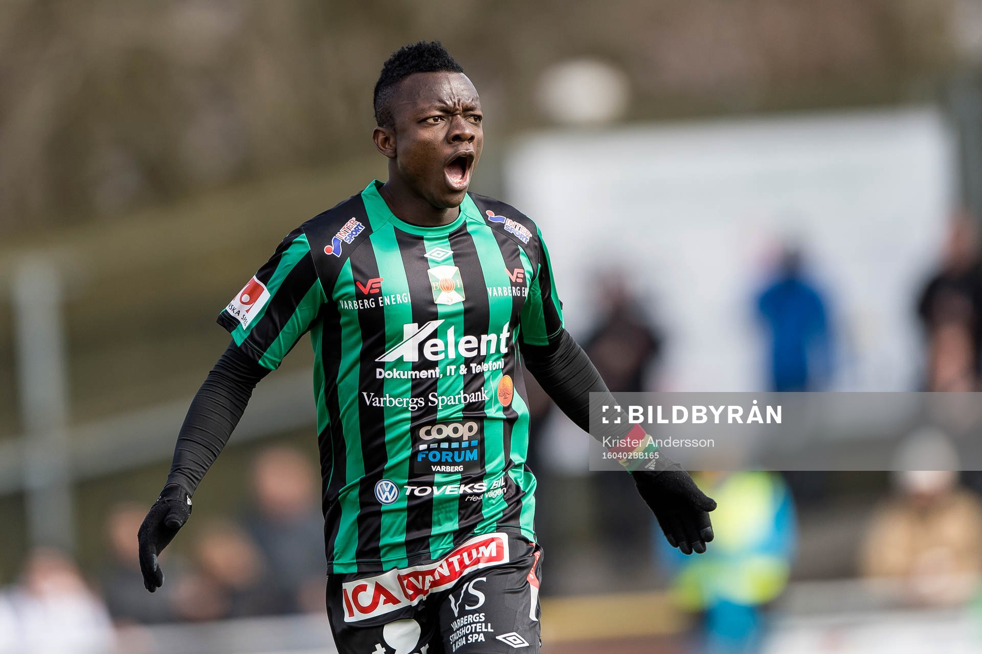 Varbergs Thomas Boakye jublar efter 1-0 under fotbollsmatchen i Superettan mellan Varberg och Åtvidaberg den 2 april 2016 i Varberg.