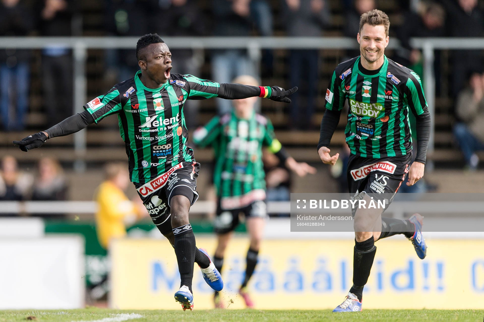 Varbergs Thomas Boakye jublar efter 1-0 under fotbollsmatchen i Superettan mellan Varberg och Åtvidaberg den 2 april 2016 i Varberg.