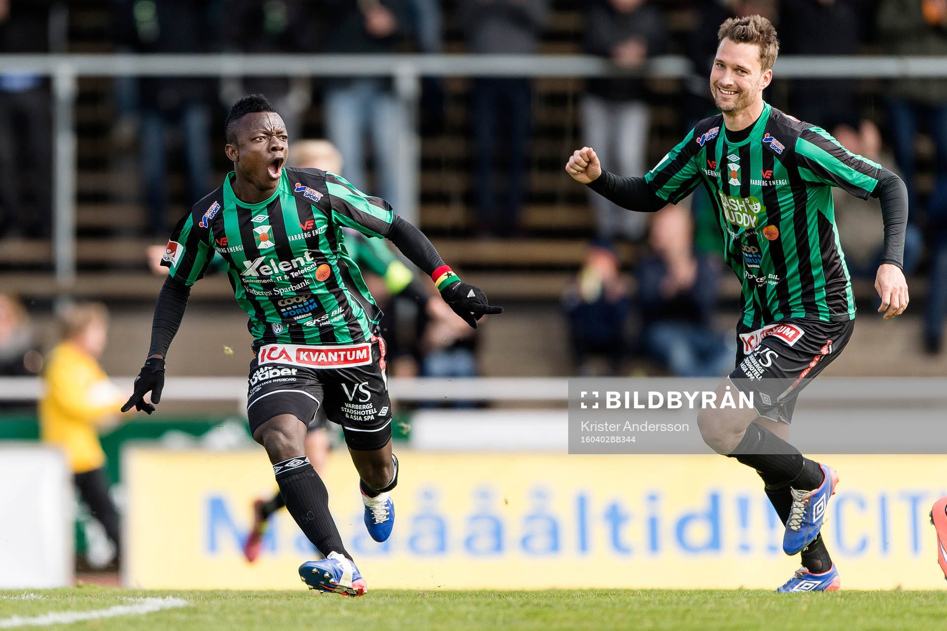 Varbergs Thomas Boakye jublar efter 1-0 under fotbollsmatchen i Superettan mellan Varberg och Åtvidaberg den 2 april 2016 i Varberg.