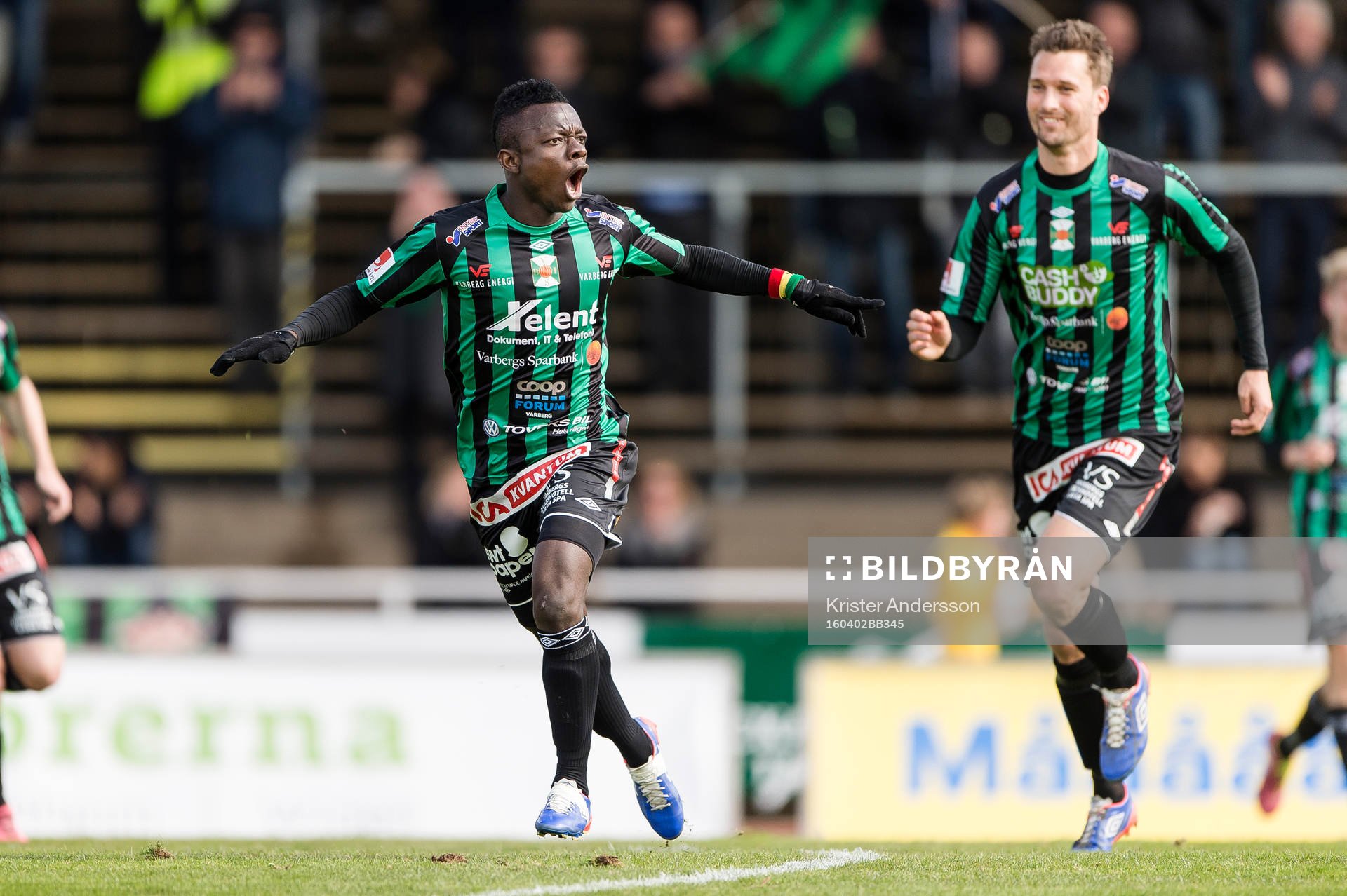 Varbergs Thomas Boakye jublar efter 1-0 under fotbollsmatchen i Superettan mellan Varberg och Åtvidaberg den 2 april 2016 i Varberg.