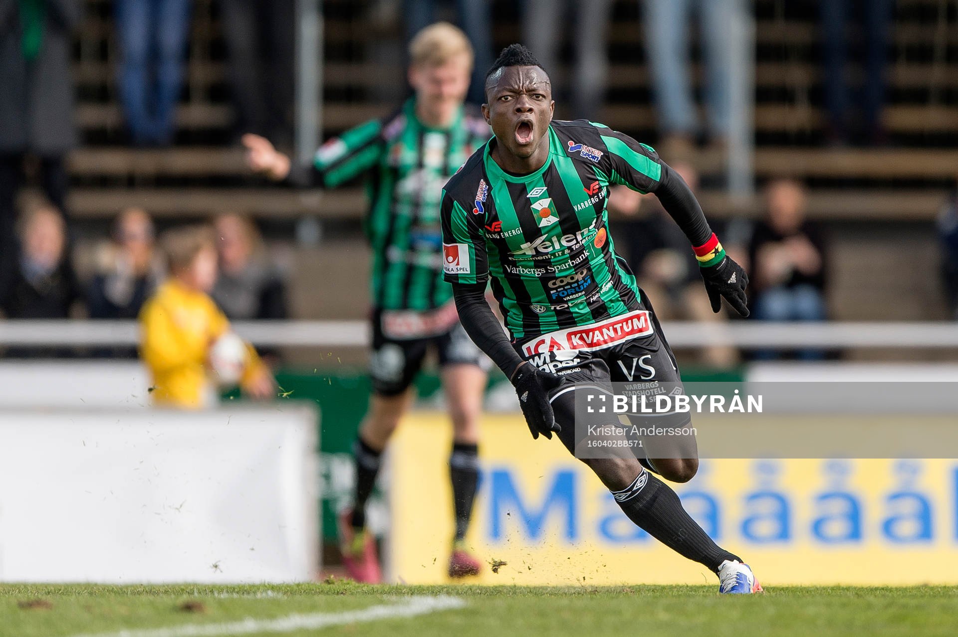 Varbergs Thomas Boakye jublar efter 1-0 under fotbollsmatchen i Superettan mellan Varberg och Åtvidaberg den 2 april 2016 i Varberg.
