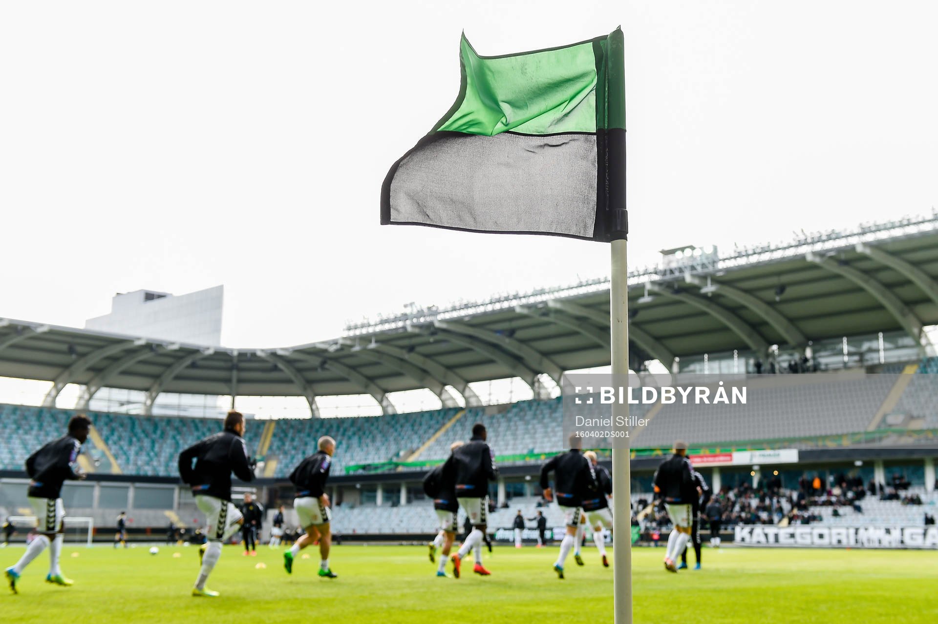 Gais spelare värmer upp före fotbollsmatchen i Superettan