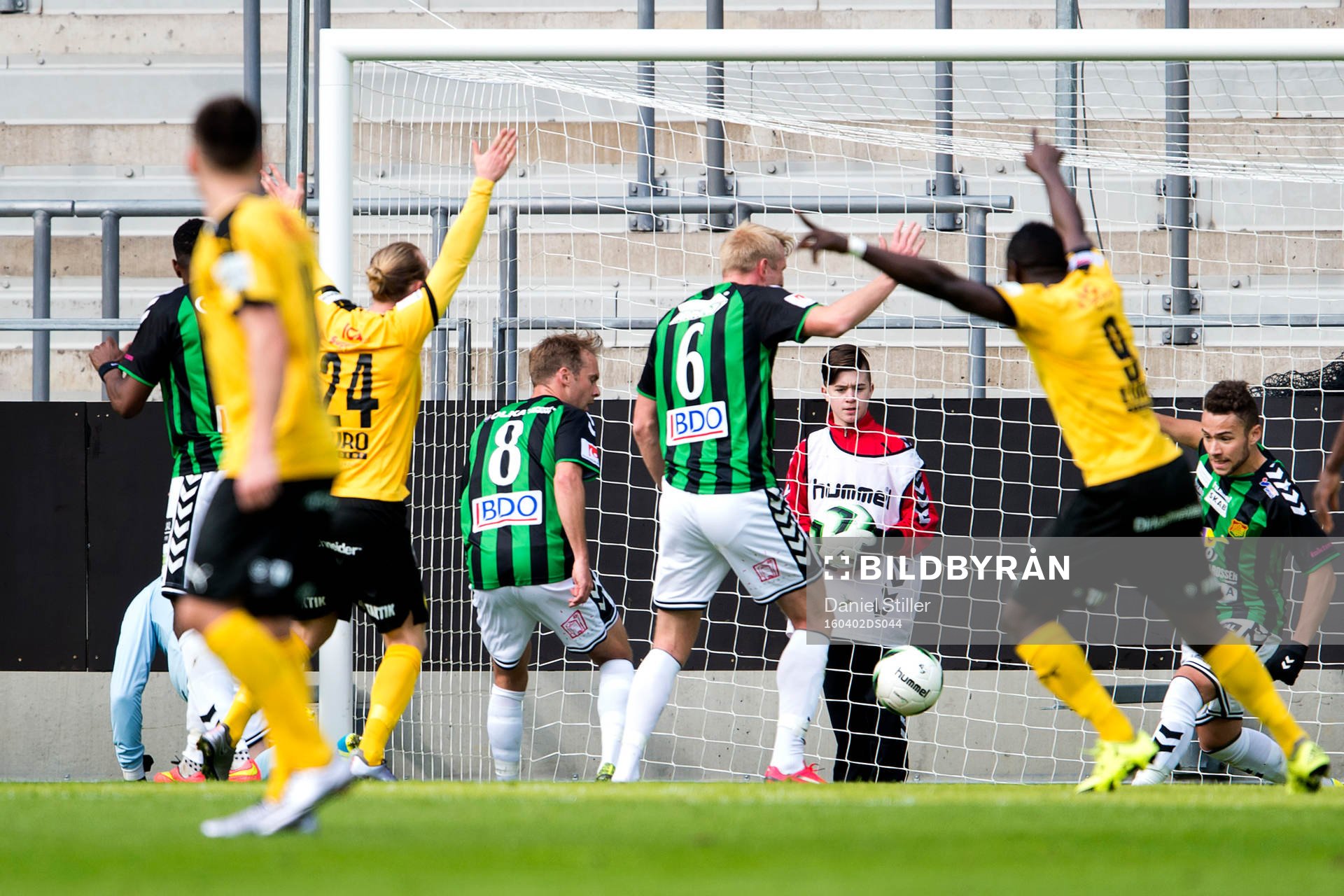 Frejs spelare jublar men domaren dömer bort målet