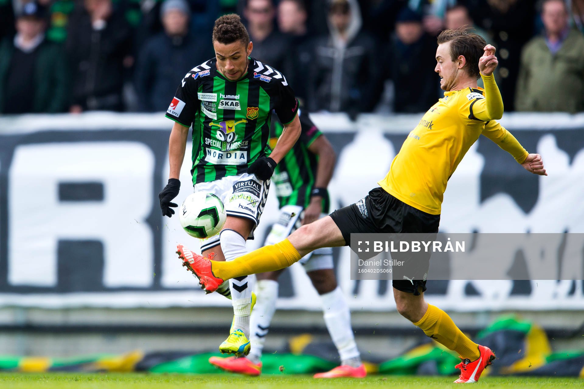 GAIS Malkolm Moenza går förbi Frejs Jakob Glasberg