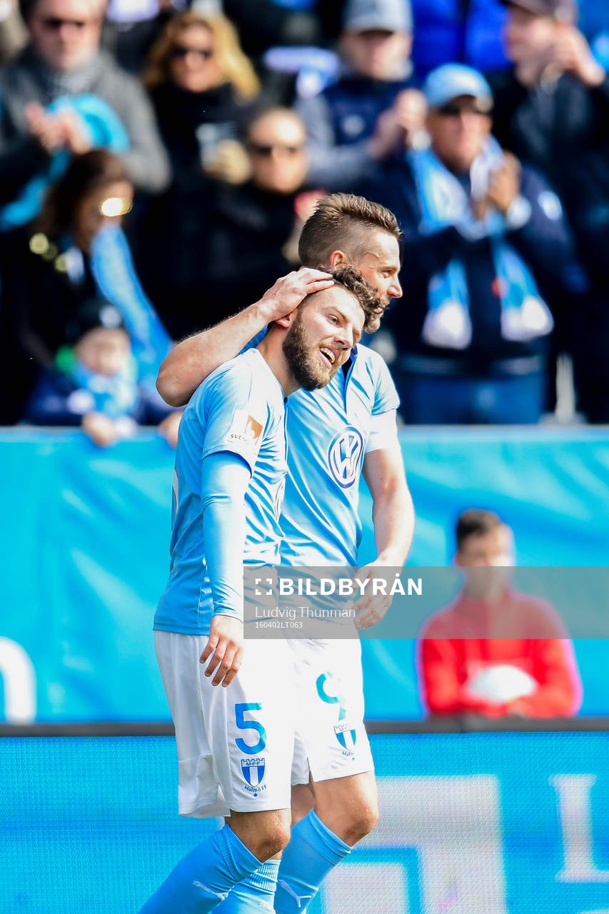 Malmö FFs Erdal Rakip och Markus Rosenberg jublar efter 3-1 under fotbollsmatchen i Allsvenskan mellan Malmö FF och Norrköping den 2 april 2016 i Malmö.