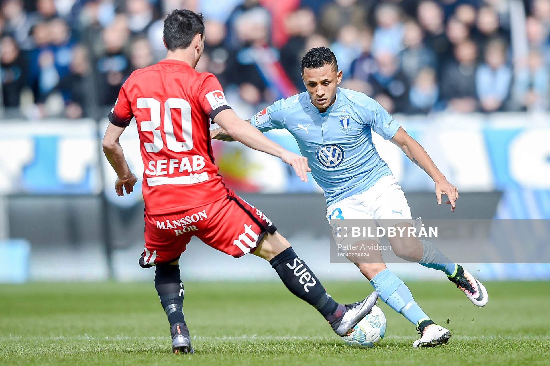 Norrköpings Nikola Tkalcic och Malmö FFs Yoshimar Yotún