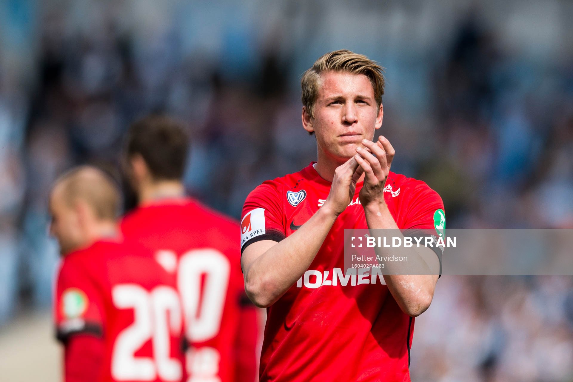 Norrköpings Joel Enarsson tackar publiken