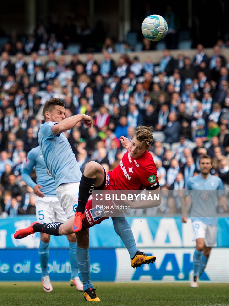 Malmö FFs Markus Rosenberg trycker till Norrköpings Joel