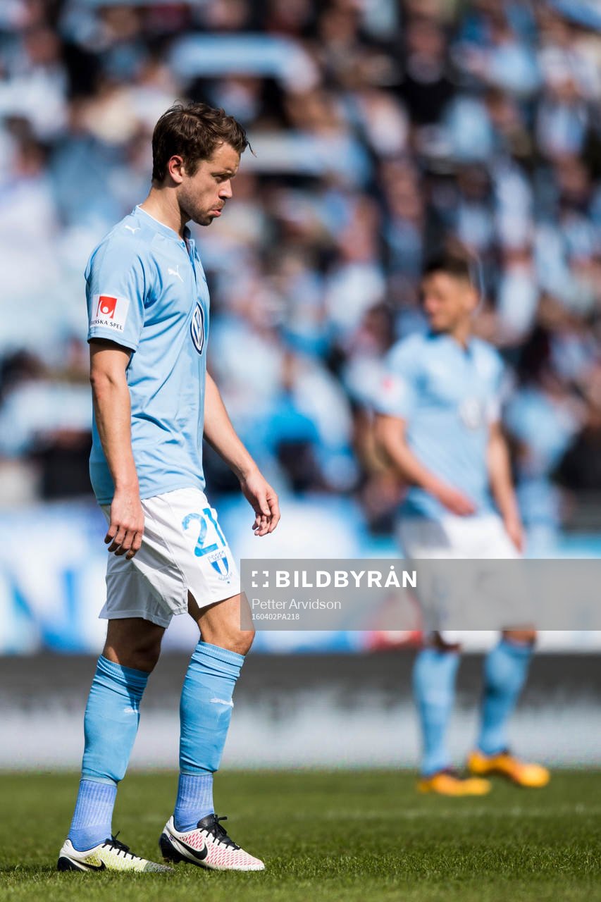 Malmö FFs Kari Arnason deppar
