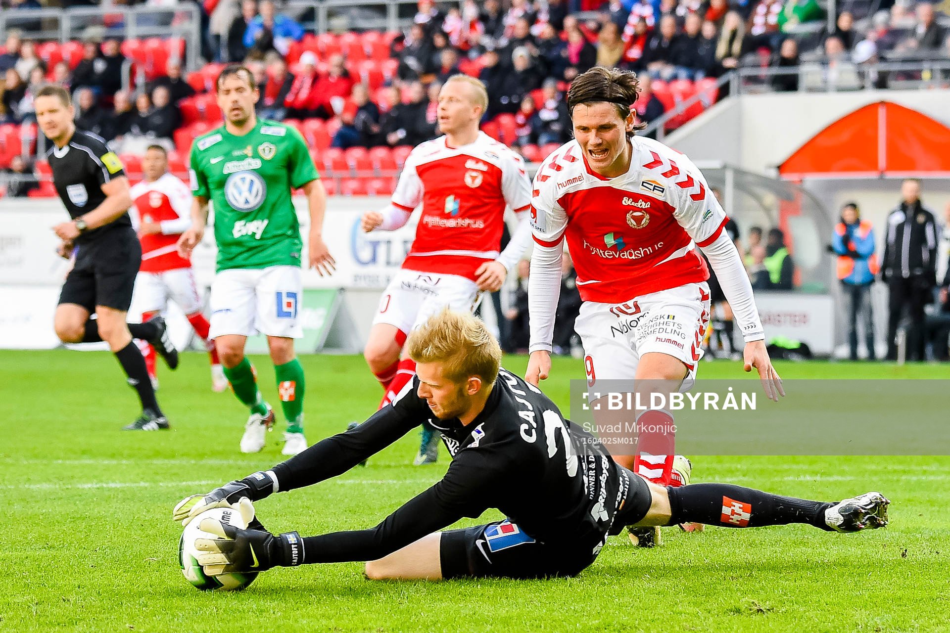 Kalmars Marcus Antonsson och Jönköpings målvakt Anton