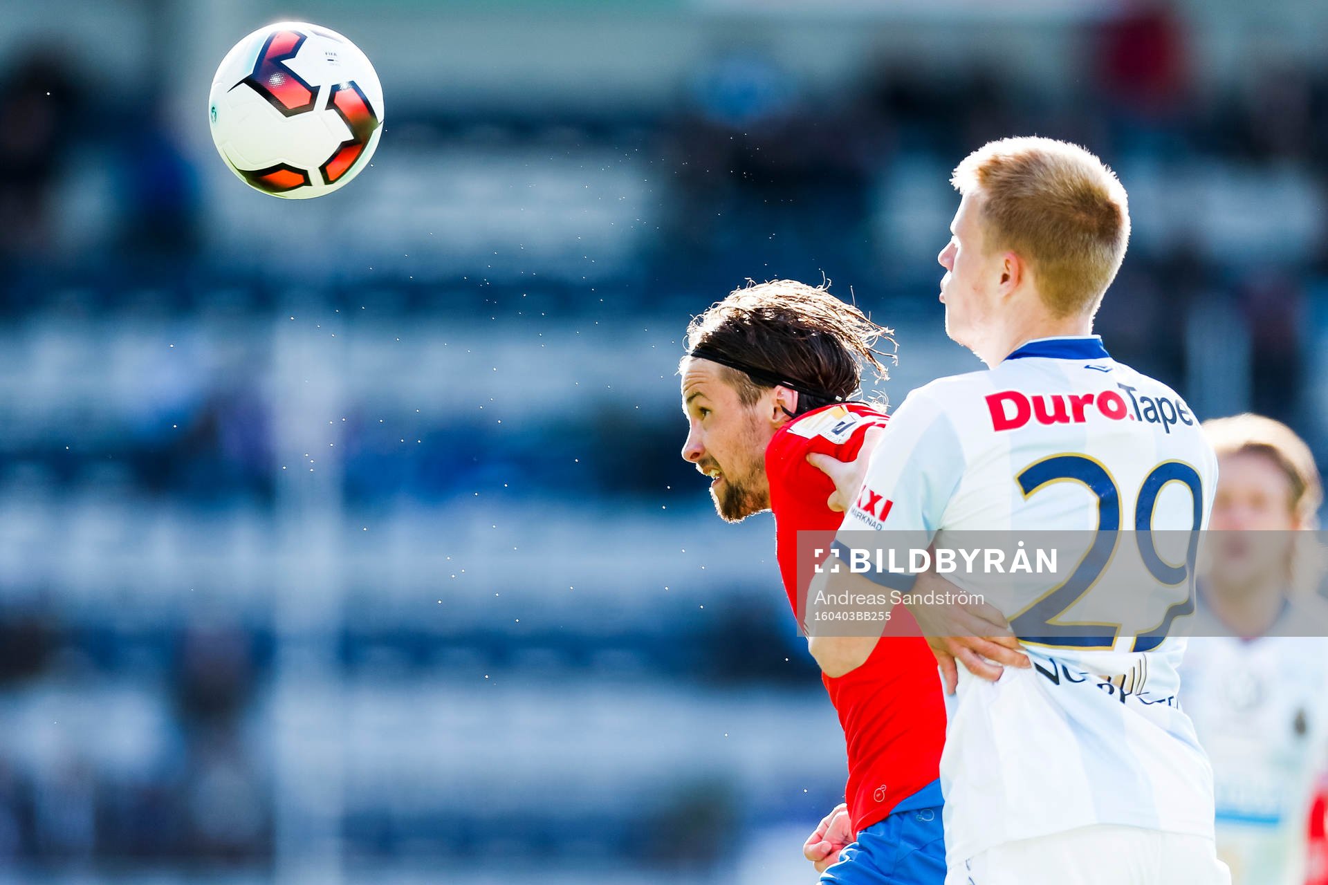 Helsingborgs Linus Hallenius och Gefles Martin Rauschenberg under fotbollsmatchen i Allsvenskan mellan Gefle och Helsingborg den 3 April 2016 i Gävle.