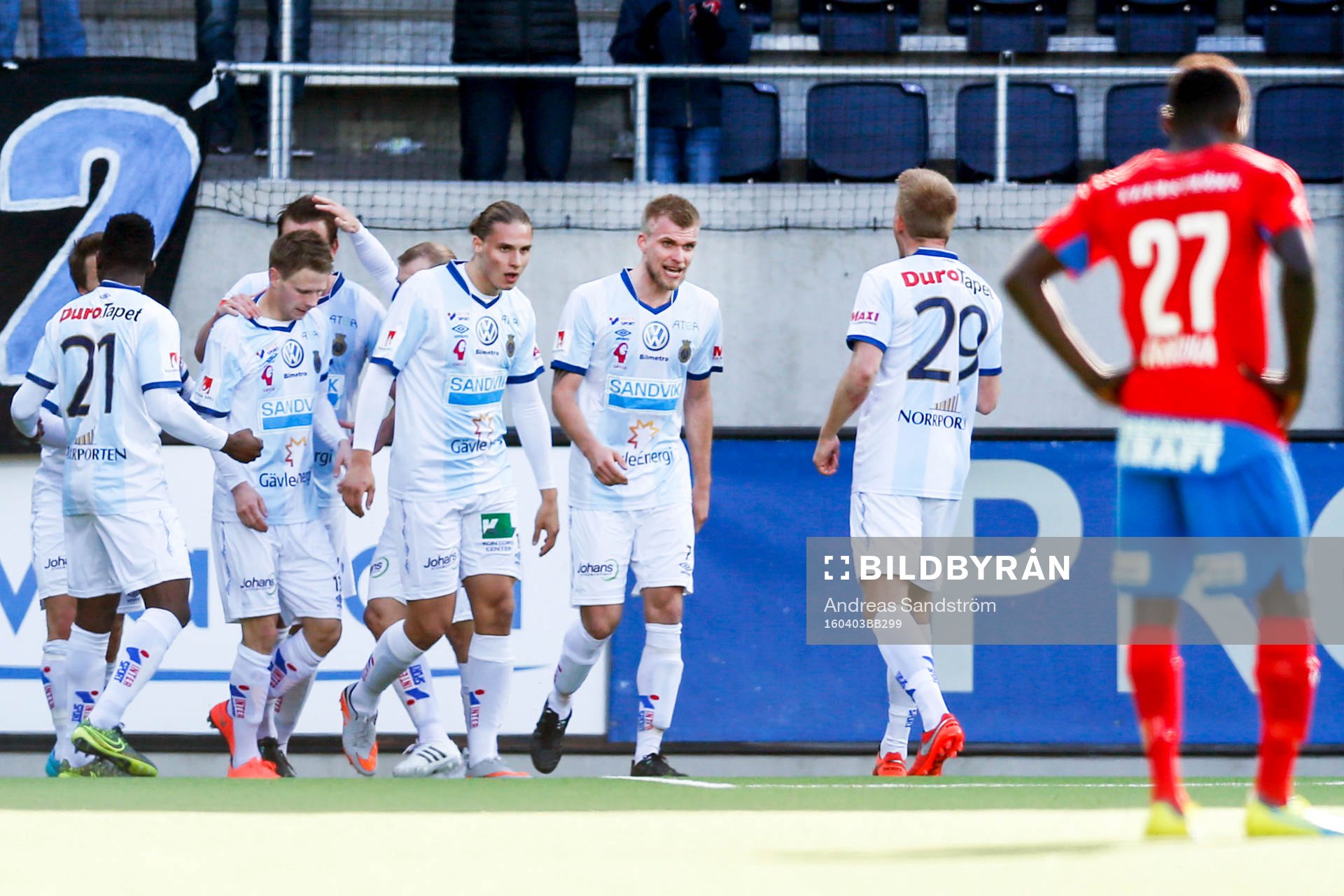 Gefles spelare jublar