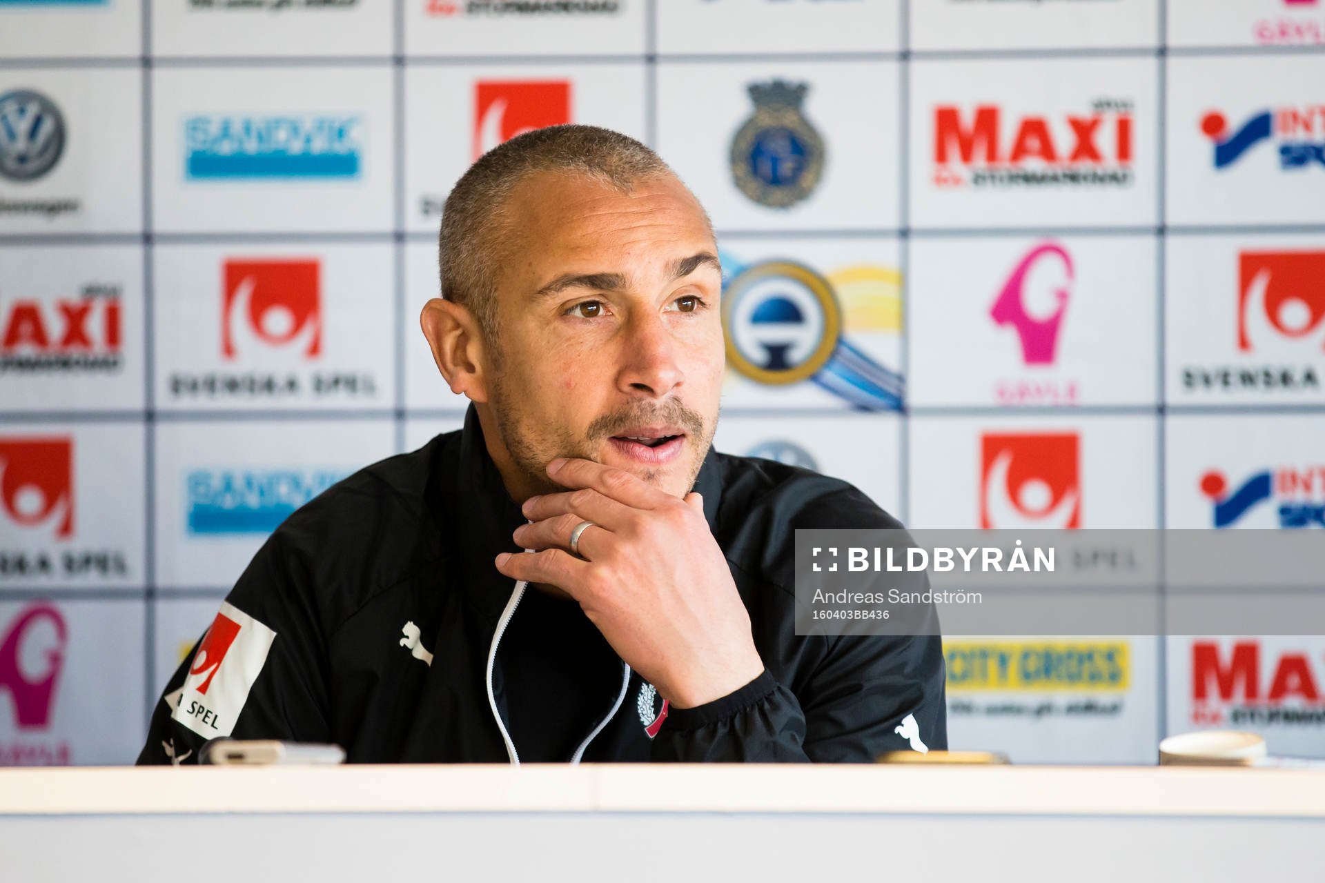 Helsingborgs manager Henrik Larsson på presskonferensen