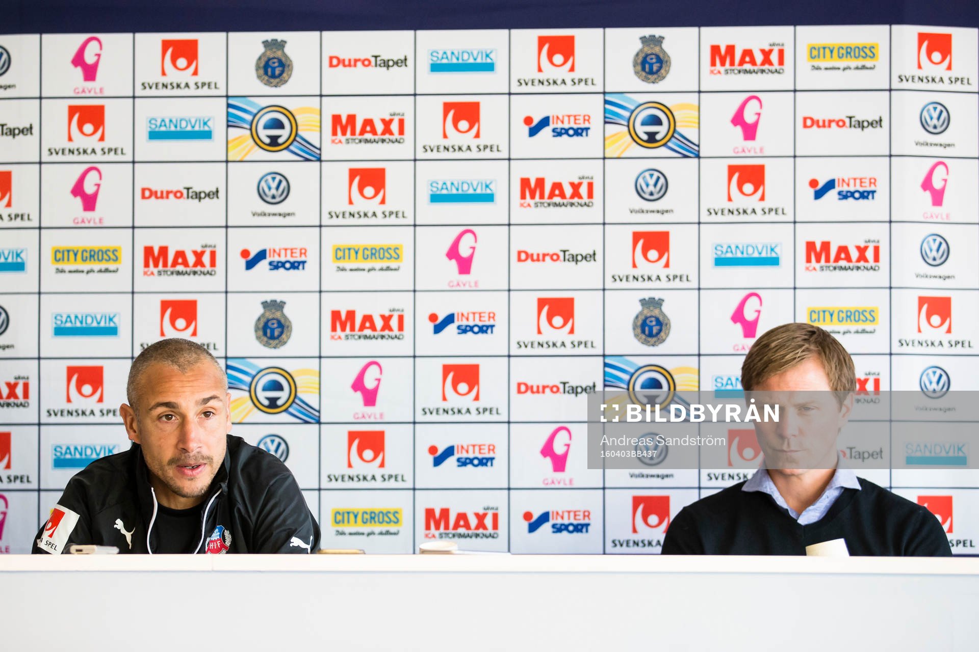 Gefles tränare Roger Sandberg (h) och Helsingborgs manager