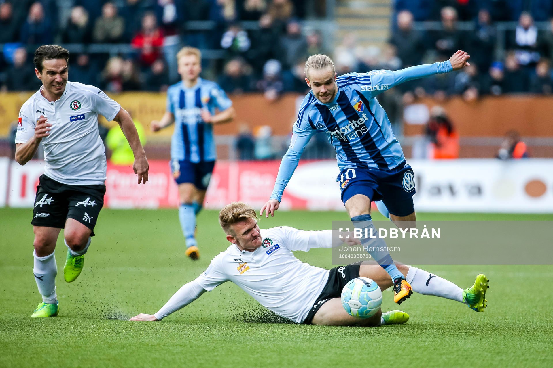 Örebros Michael Almebäck och Djurgårdens Daniel Berntsen