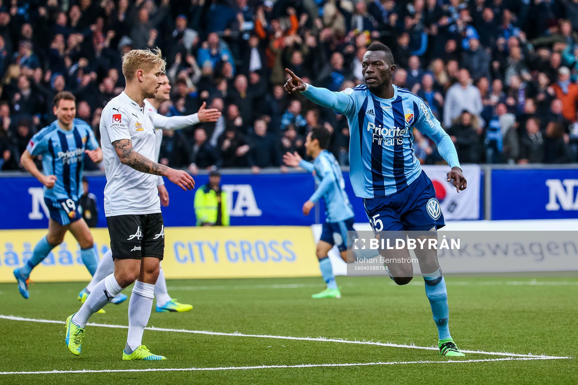 Djurgårdens Omar Colley jublar
