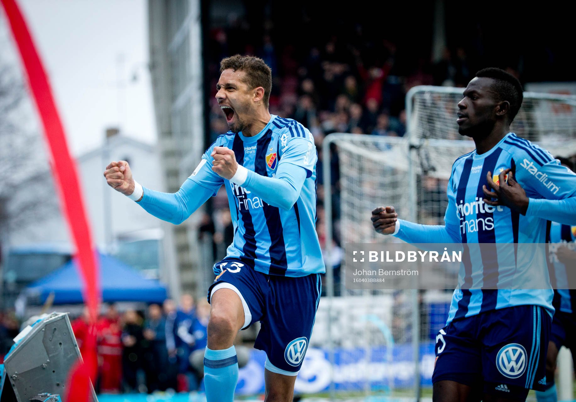 Djurgårdens Omar Colley gör 0-2 och jublar med Mathias