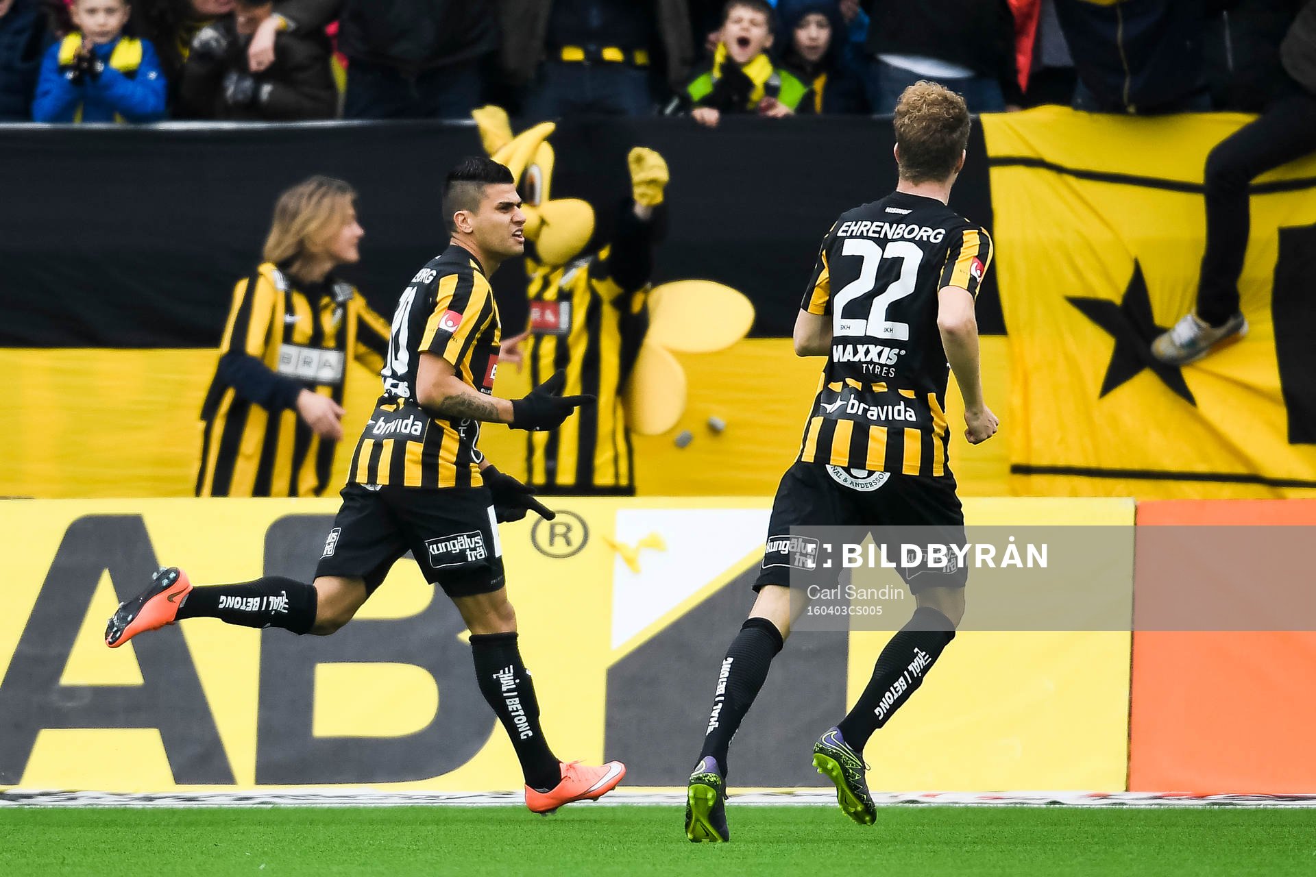 Häckens Paulo de Oliveira jublar